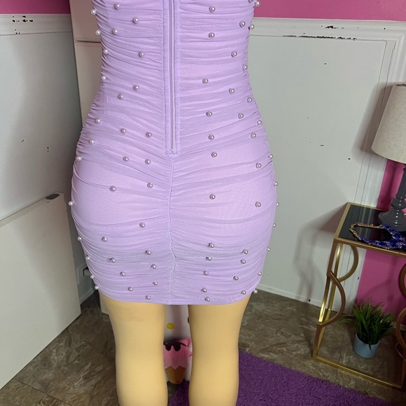 Elegant Lavender Dress with Pearl Accents - Picture 5 of 7